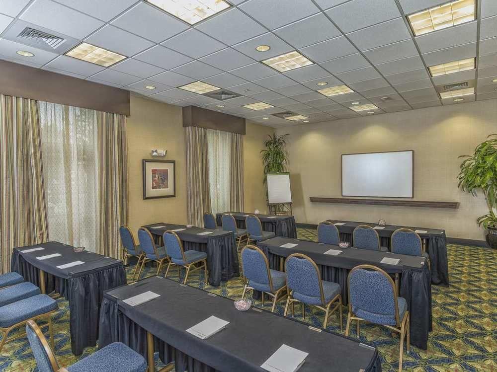 Hampton Inn Belmont At Montcross Экстерьер фото