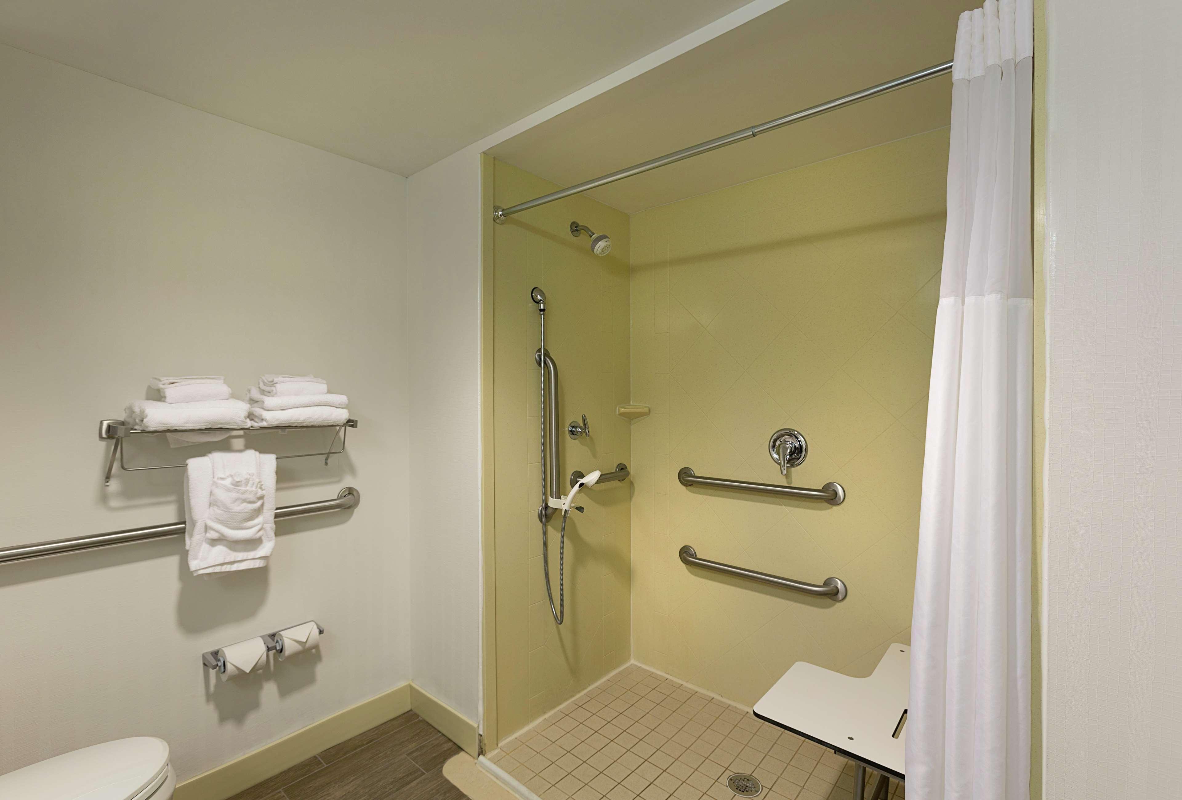 Hampton Inn Belmont At Montcross Экстерьер фото