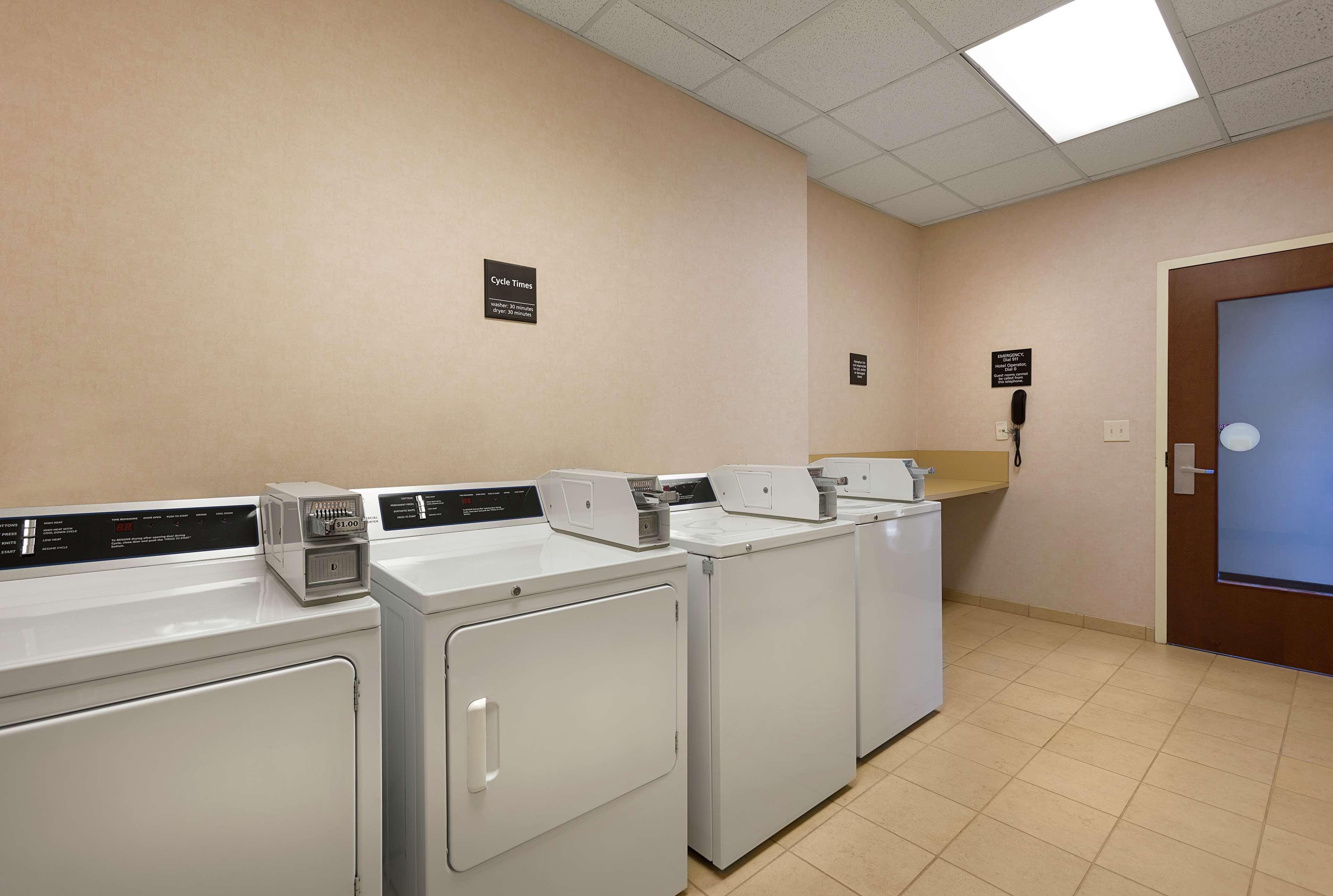 Hampton Inn Belmont At Montcross Экстерьер фото