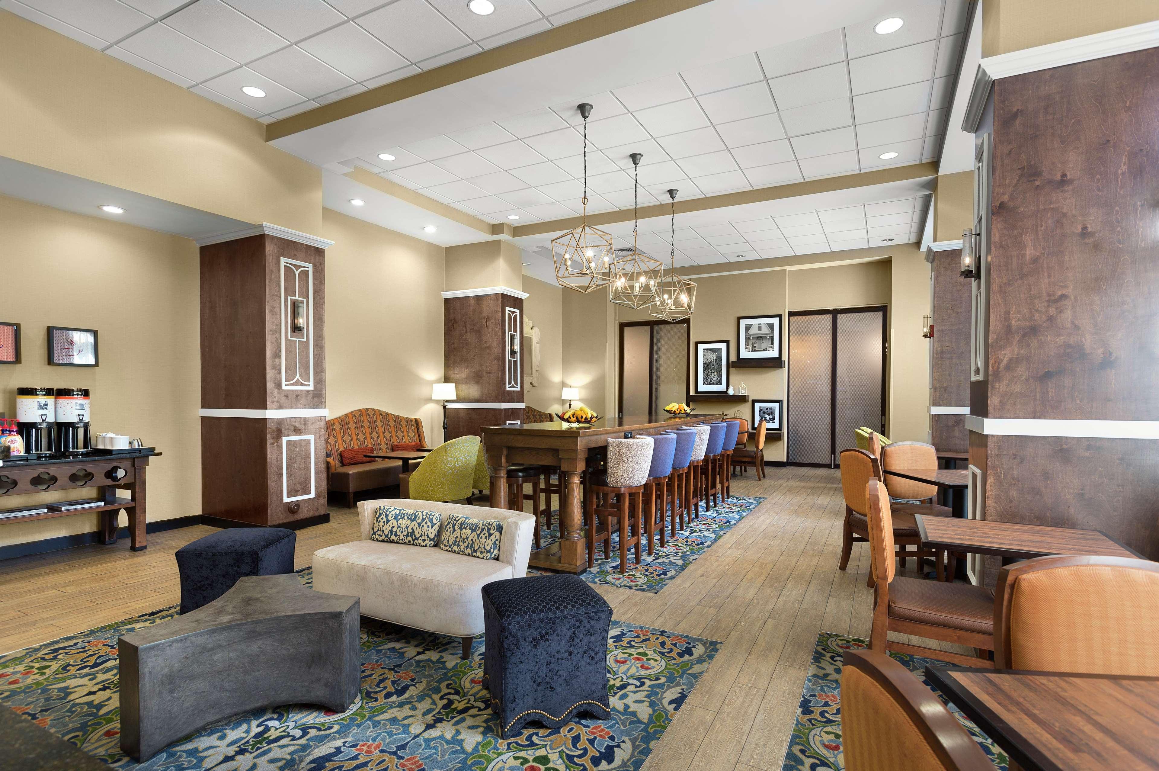 Hampton Inn Belmont At Montcross Экстерьер фото