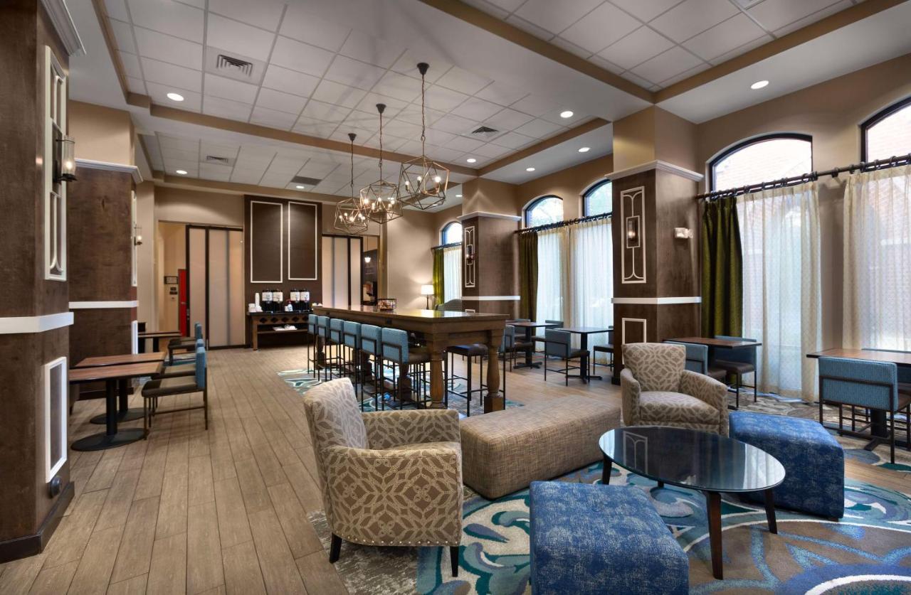 Hampton Inn Belmont At Montcross Экстерьер фото
