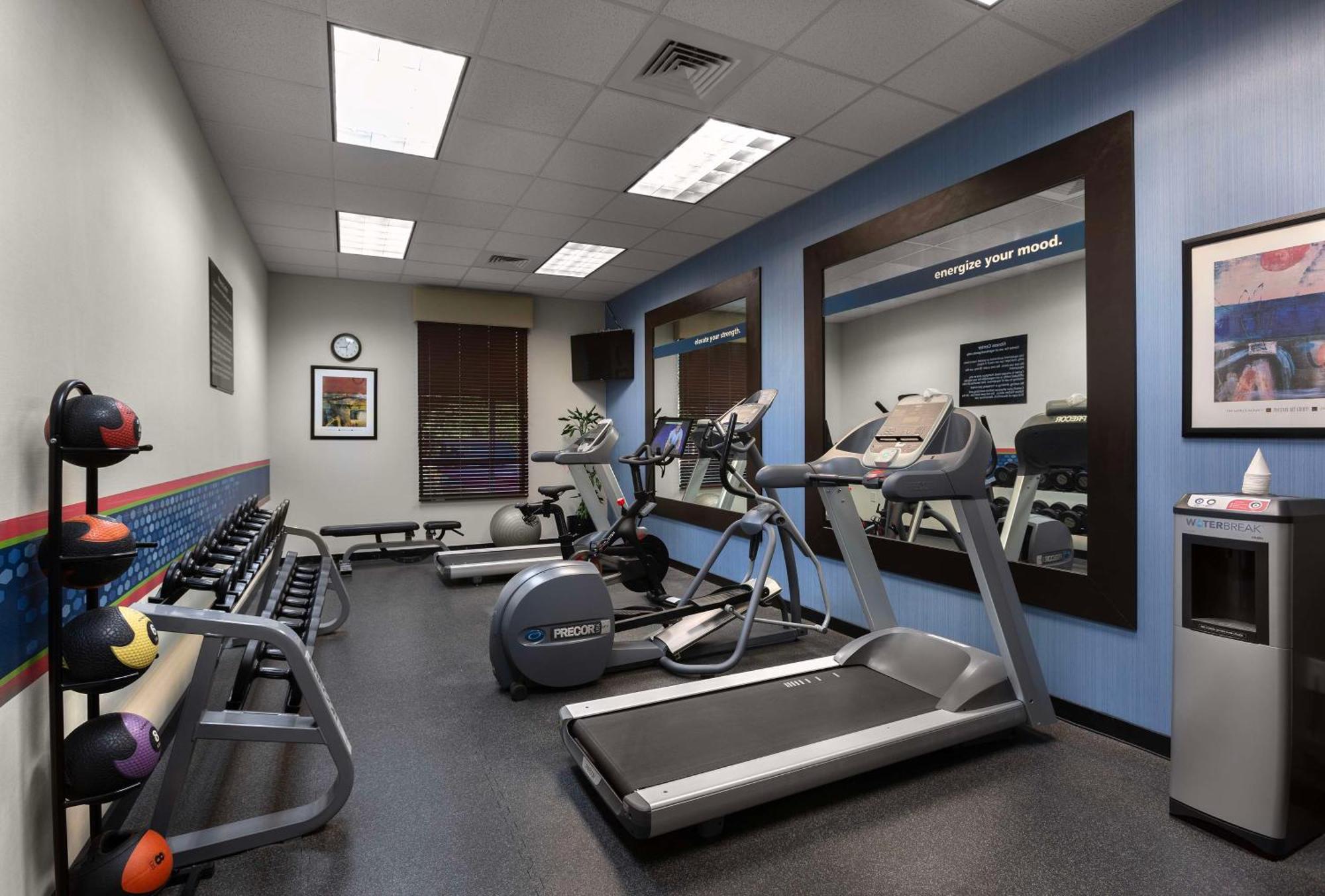 Hampton Inn Belmont At Montcross Экстерьер фото
