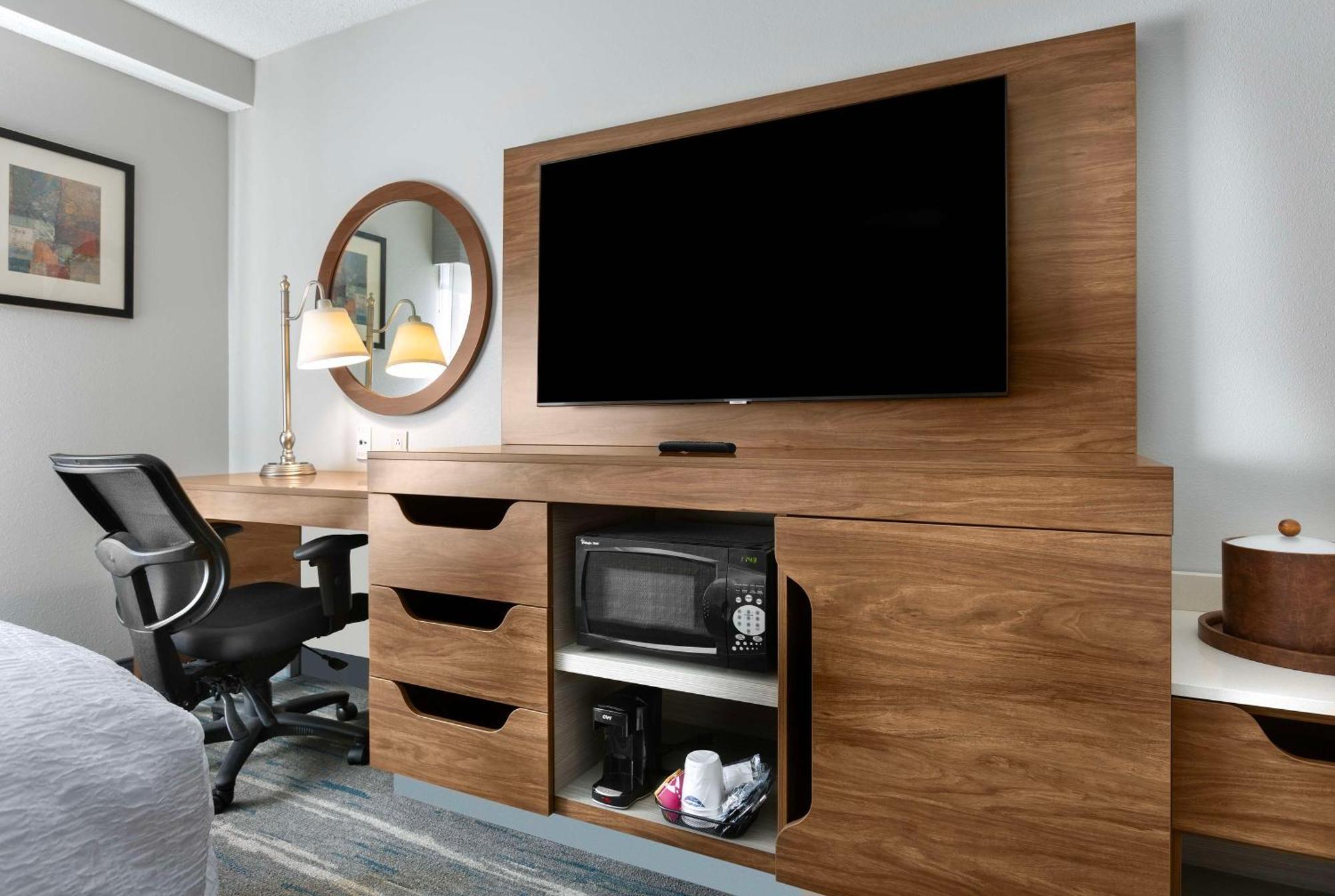 Hampton Inn Belmont At Montcross Экстерьер фото