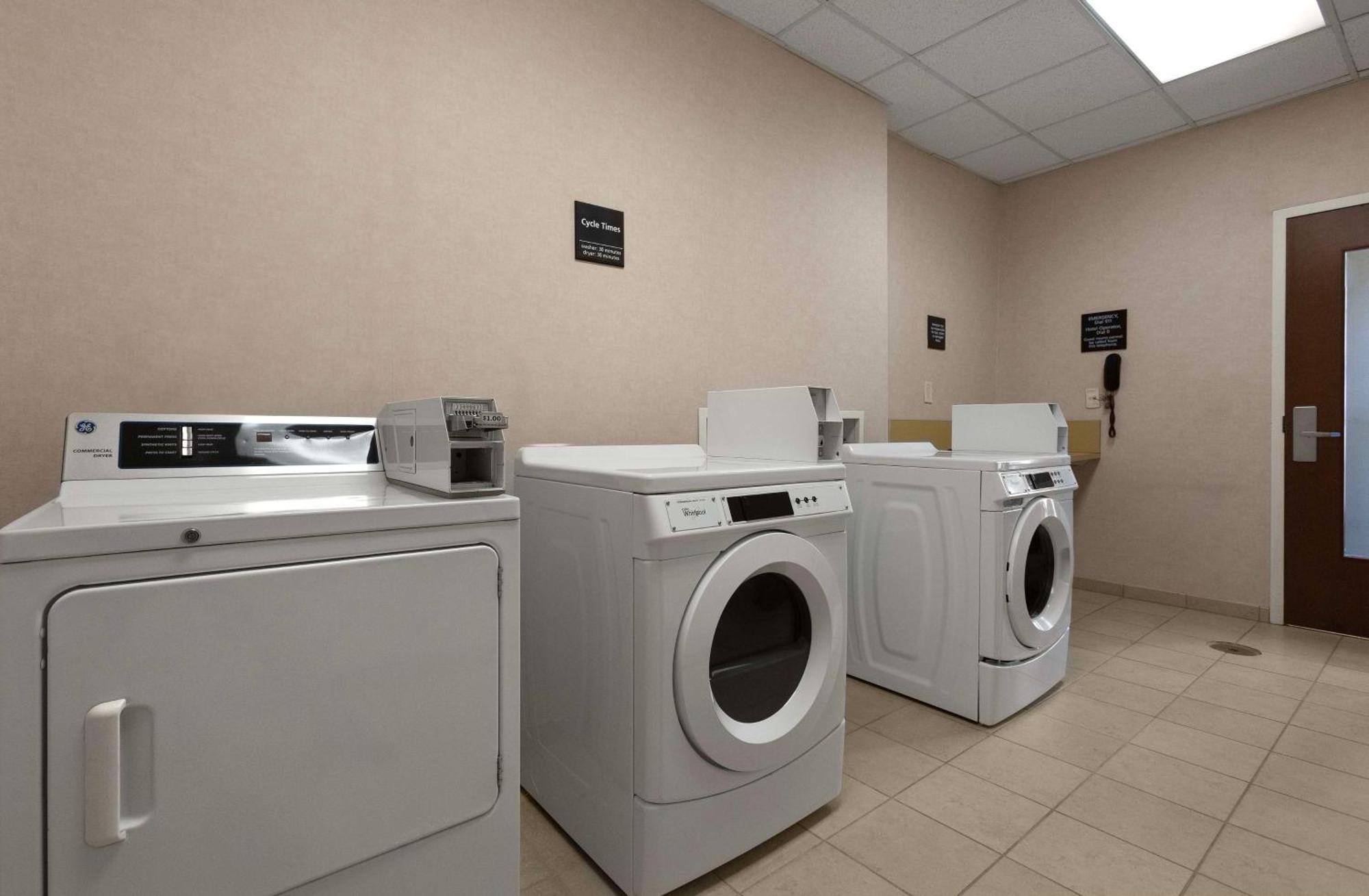 Hampton Inn Belmont At Montcross Экстерьер фото