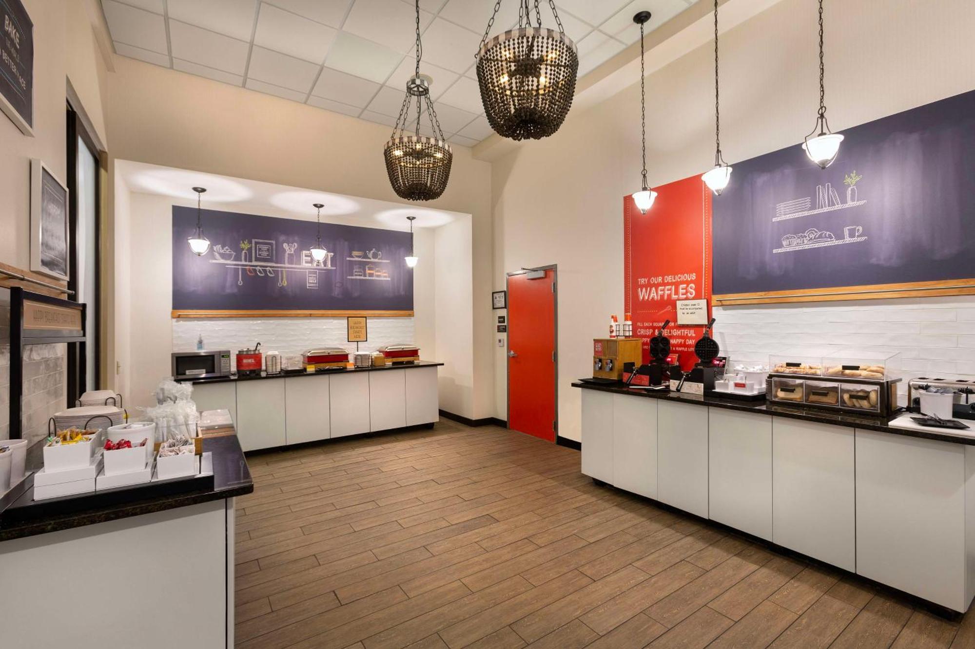 Hampton Inn Belmont At Montcross Экстерьер фото
