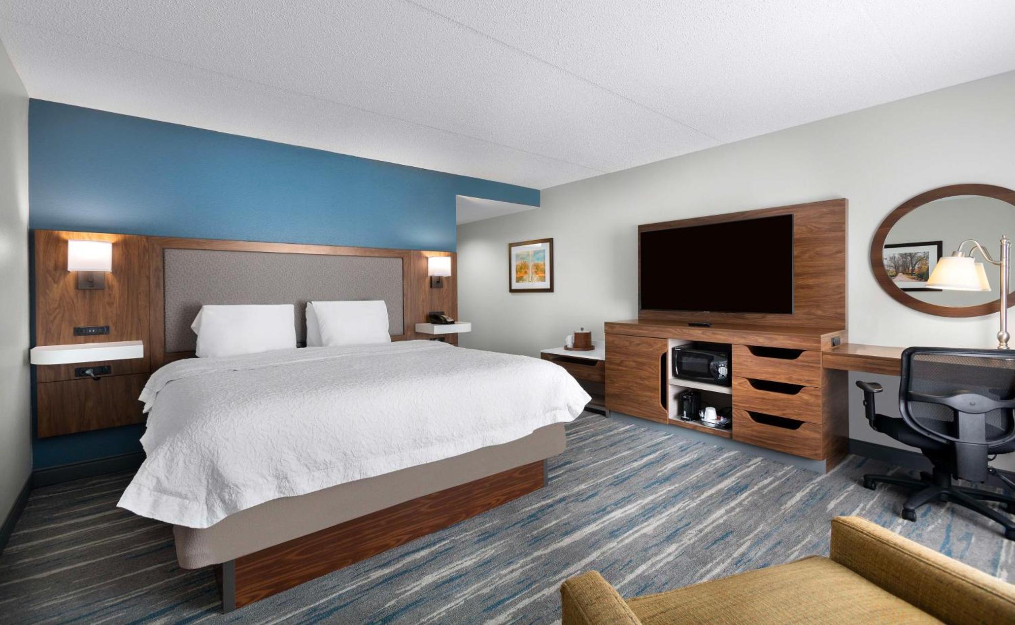 Hampton Inn Belmont At Montcross Экстерьер фото