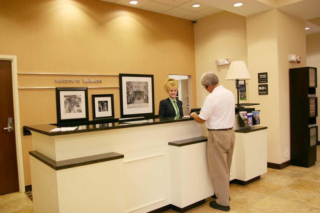 Hampton Inn Belmont At Montcross Интерьер фото