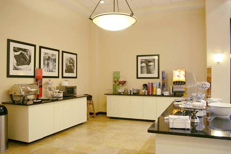 Hampton Inn Belmont At Montcross Экстерьер фото